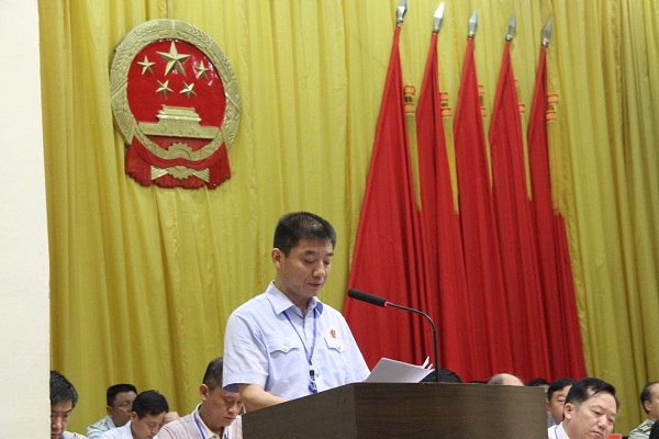 陈志坚同志向大会报告法院工作.jpg