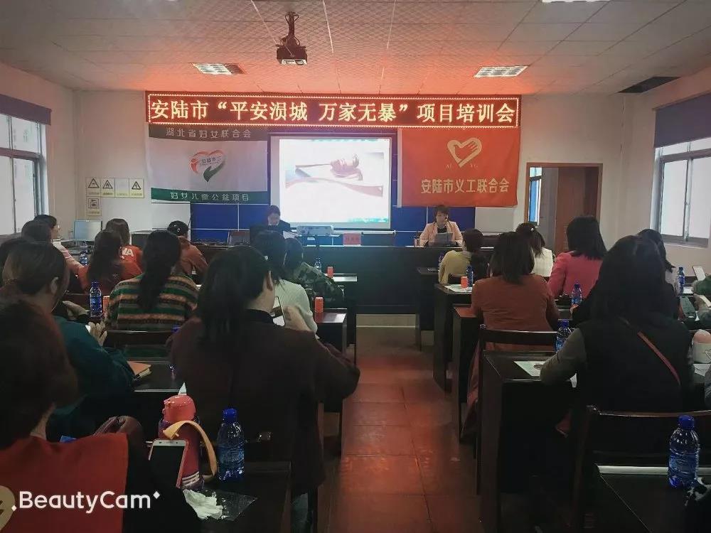 讲座.jpg 讲座.jpg