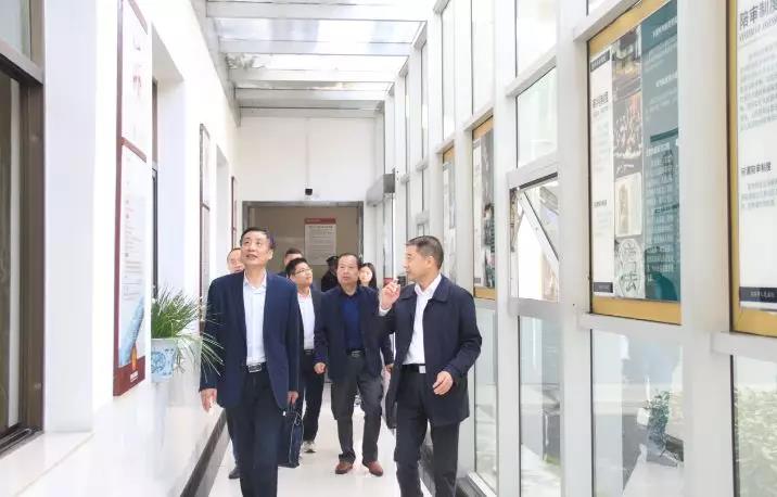 中院领导1.jpg 中院领导1.jpg