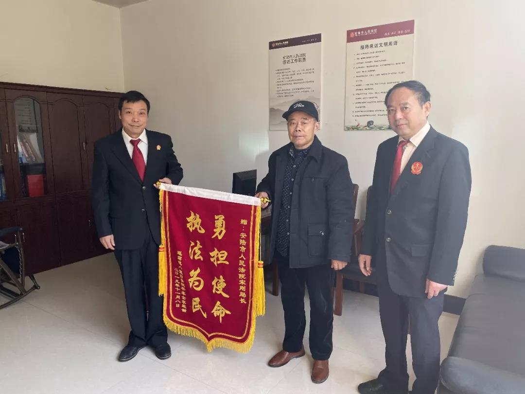 锦旗1.jpg 锦旗1.jpg